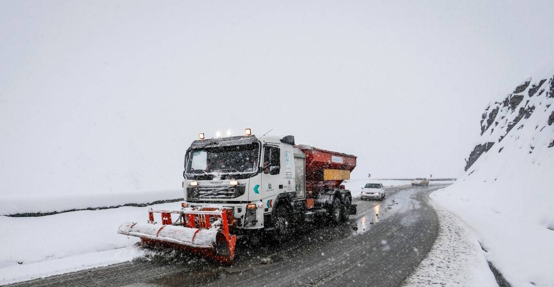 بارش برف و باران در محورهای ۱۳ استان بارش برف و باران در محورهای ۱۳ استان
