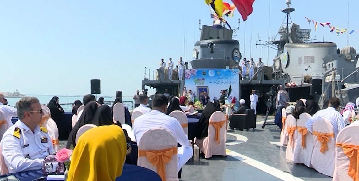 تحویل سال جدید در بندرعباس بر روی عرشه ناو جماران تحویل سال جدید در بندرعباس بر روی عرشه ناو جماران