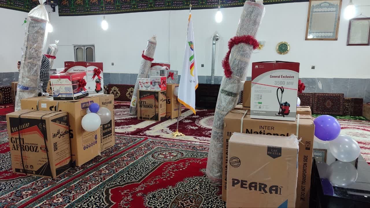 اهدای ۶ سری جهیزیه به نوعروسان تکابی اهدای ۶ سری جهیزیه به نوعروسان تکابی