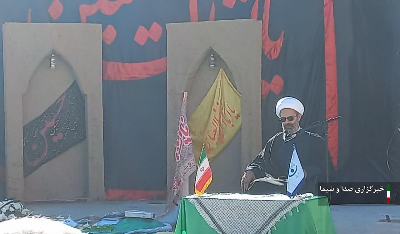 شروع انقلاب اسلامی بر پایه استقلال و عزت مردم بود شروع انقلاب اسلامی بر پایه استقلال و عزت مردم بود