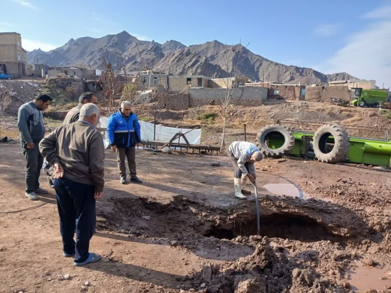 رفع اتفاق خط انتقال آب روستای ولدیان شهرستان خوی رفع اتفاق خط انتقال آب روستای ولدیان شهرستان خوی