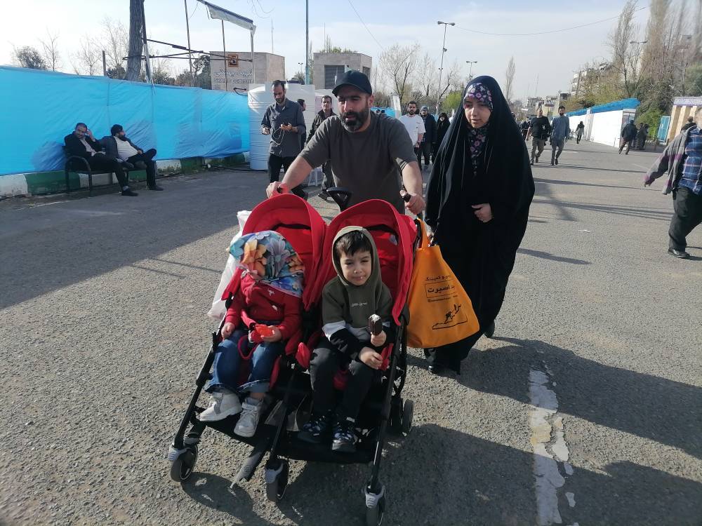 عید بندگی و مردم مومن در راه مصلی تهران