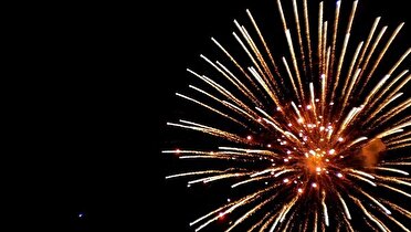 طنین گلبانگ الله اکبر و نور افشانیِ آسمان قم