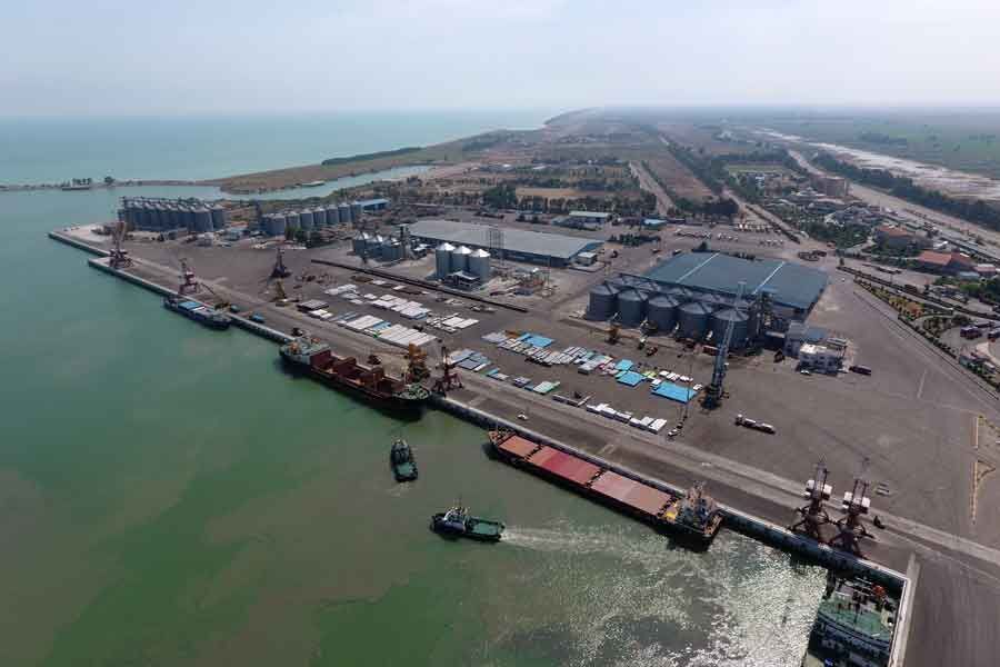 عملکرد درخشان بندر امیرآباد؛ تخلیه و بارگیری مواد نفتی با رشد چشمگیر عملکرد درخشان بندر امیرآباد؛ تخلیه و بارگیری مواد نفتی با رشد چشمگیر