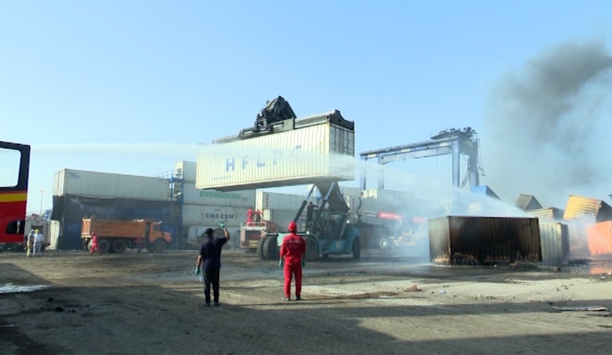 آوار برداری محل حادثه آغاز شد / غلبه موج همدلی بر موج انفجار آوار برداری محل حادثه آغاز شد / غلبه موج همدلی بر موج انفجار