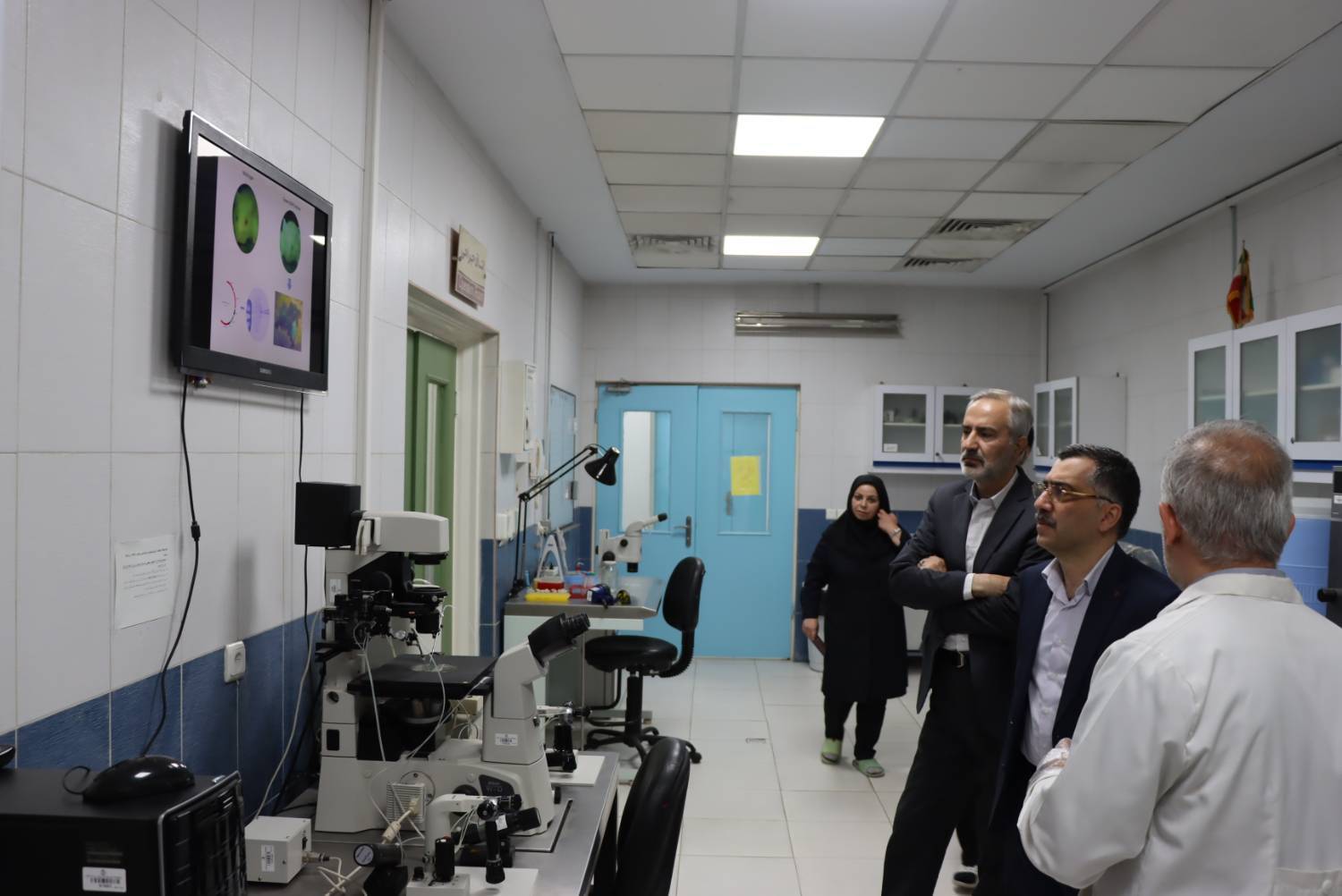 بازدید معاون تحقیقات و فناوری وزارت بهداشت از پژوهشگاه ژنتیک