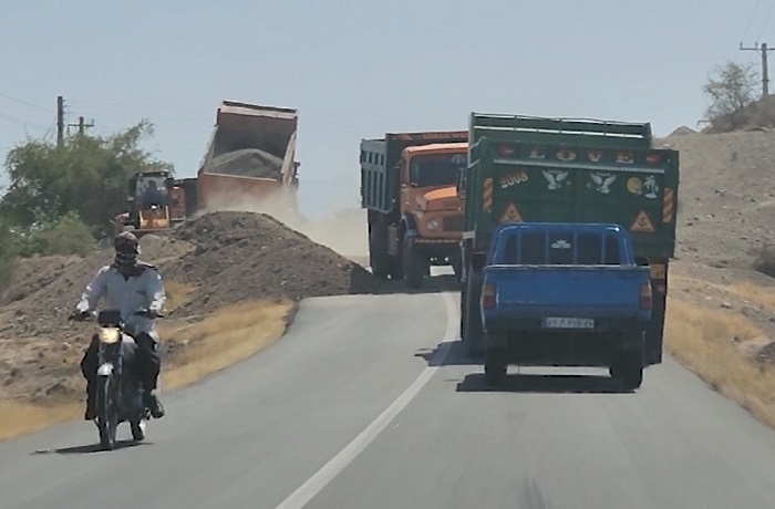 اصلاح نقطه حادثه خیز با کمک کامیون داران توکهور و هشتبندی اصلاح نقطه حادثه خیز با کمک کامیون داران توکهور و هشتبندی