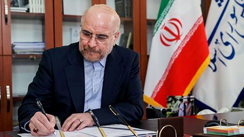 رئیس مجلس درگذشت مادر حاج صادق آهنگران را تسلیت گفت