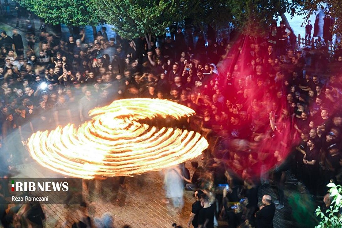 آیین مشعل گردانی نجفی‌های مقیم قم در شب عاشورا