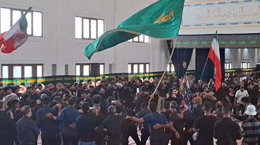 اجتماع عزاداران حسینی در مصلی کیش ظهر عاشورا