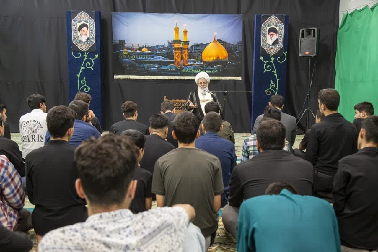 جوانان، هدف اصلی تبلیغات و جنگ روانی دشمن هستند