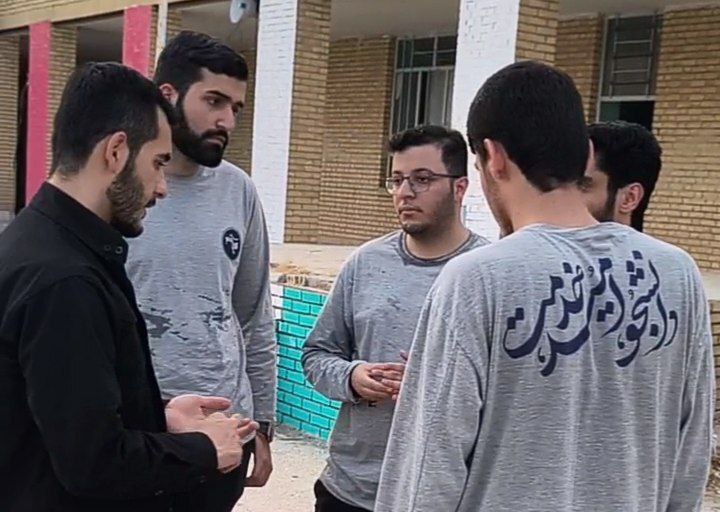 رنگ ایثار در مدارس محروم؛ دانشجو معلمان خوزستانی در اردوی جهادی رامهرمز رنگ ایثار در مدارس محروم؛ دانشجو معلمان خوزستانی در اردوی جهادی رامهرمز