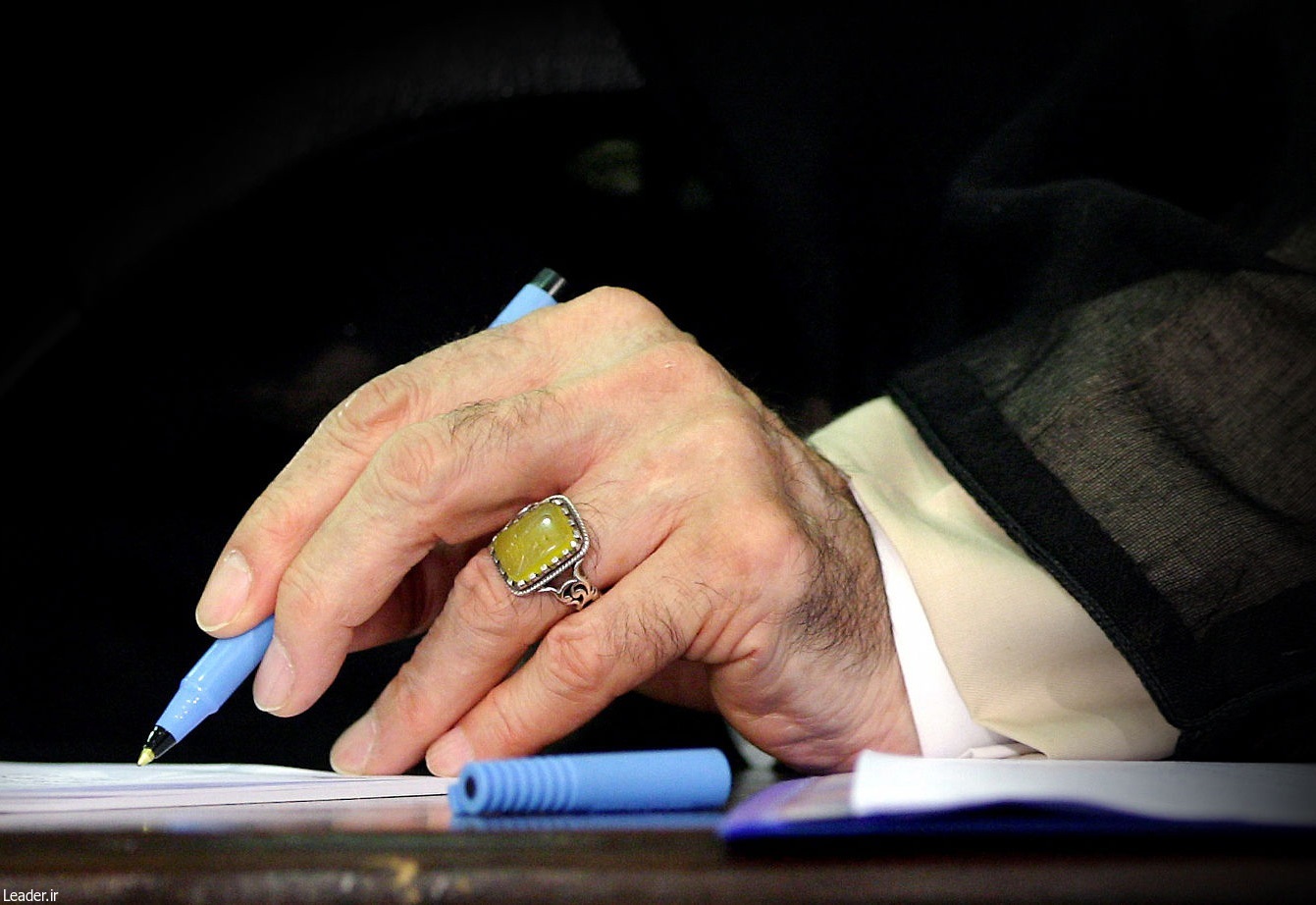 تمدید عضویت اعضای هیئتامنای کمیته امداد توسط رهبر انقلاب تمدید عضویت اعضای هیئتامنای کمیته امداد توسط رهبر انقلاب