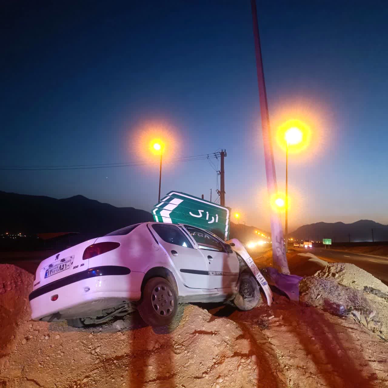 مصدومیت سرنشینان دو خودرو سواری