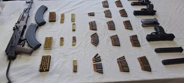 کشف انواع مهمات و سلاح از قاچاقچیان مواد مخدر در زاهدان