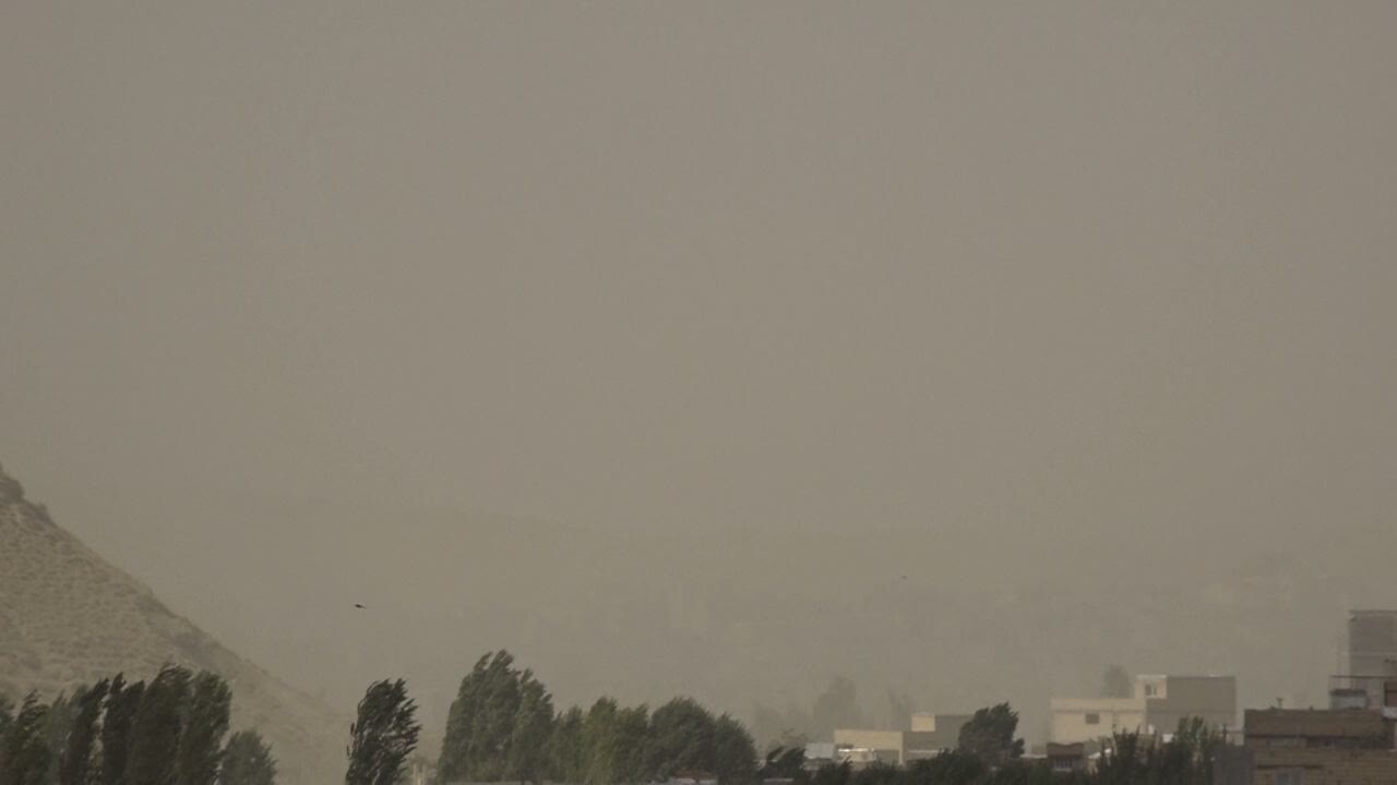 هجوم ریزگرد‌ها به آسمان تکاب