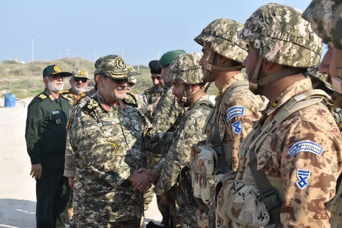 *** بازدید فرمانده نیروی دریایی سپاه از جزایر بوموسی و سیری