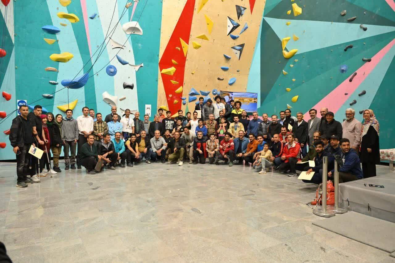 نشان برنز پاراسنگ نوردی برگردن ورزشکار اصفهانی