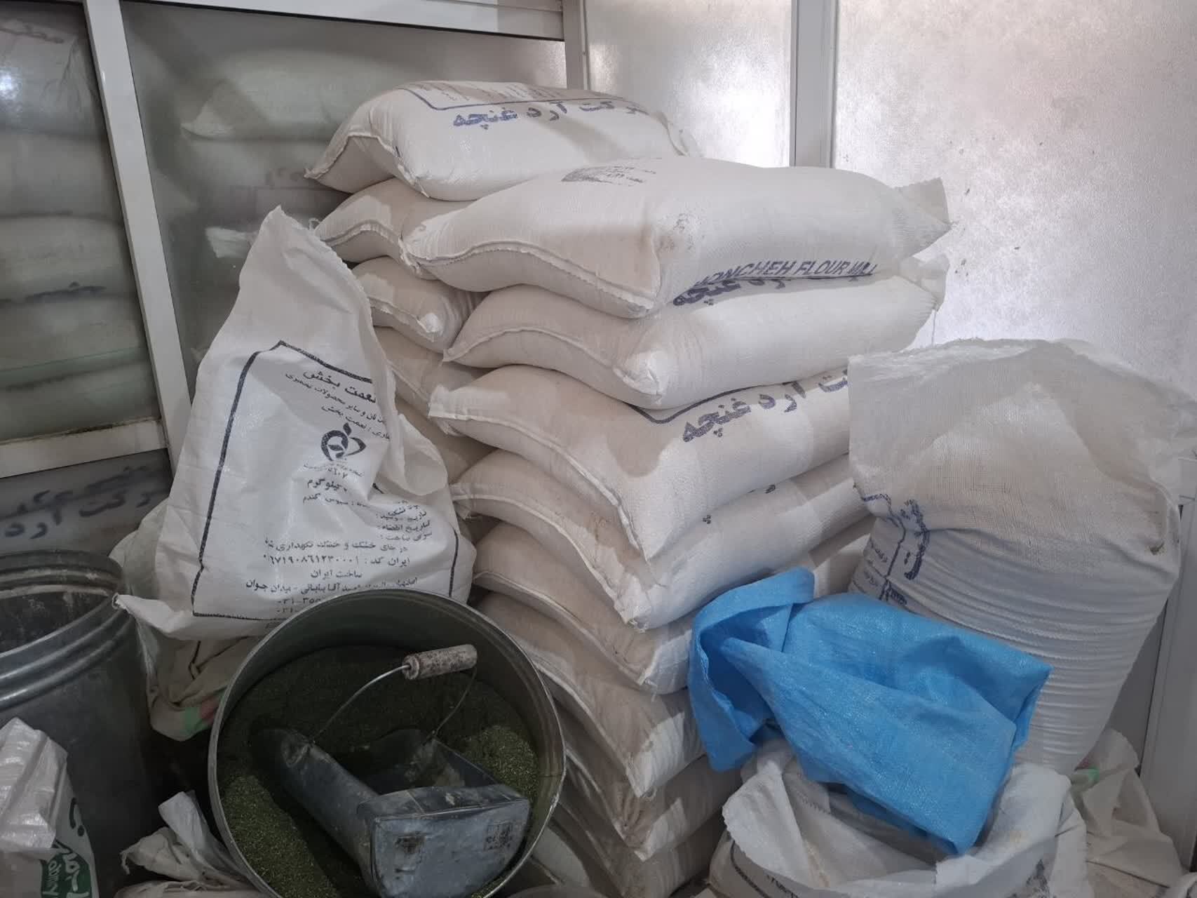 ۱۰۷ کیسه آرد دولتی در نانوایی آزاد پز