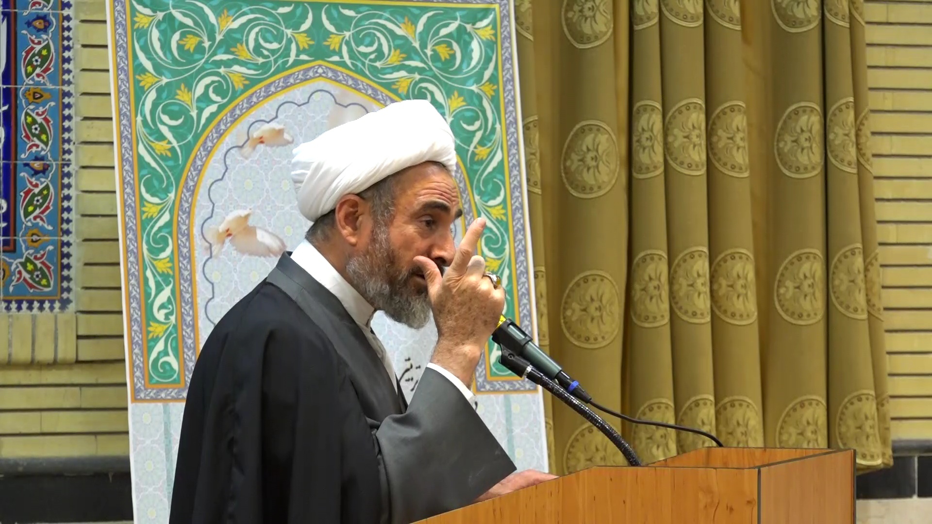 نماز؛ مسیر اصلی رسیدن انسان به خداوند است