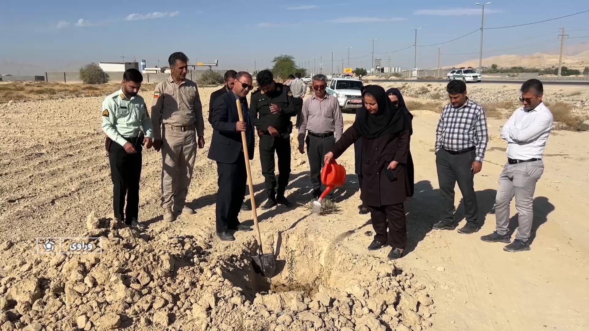 اجرای طرح کاشت نهال در جاده وراوی به چاه شرف اجرای طرح کاشت نهال در جاده وراوی به چاه شرف