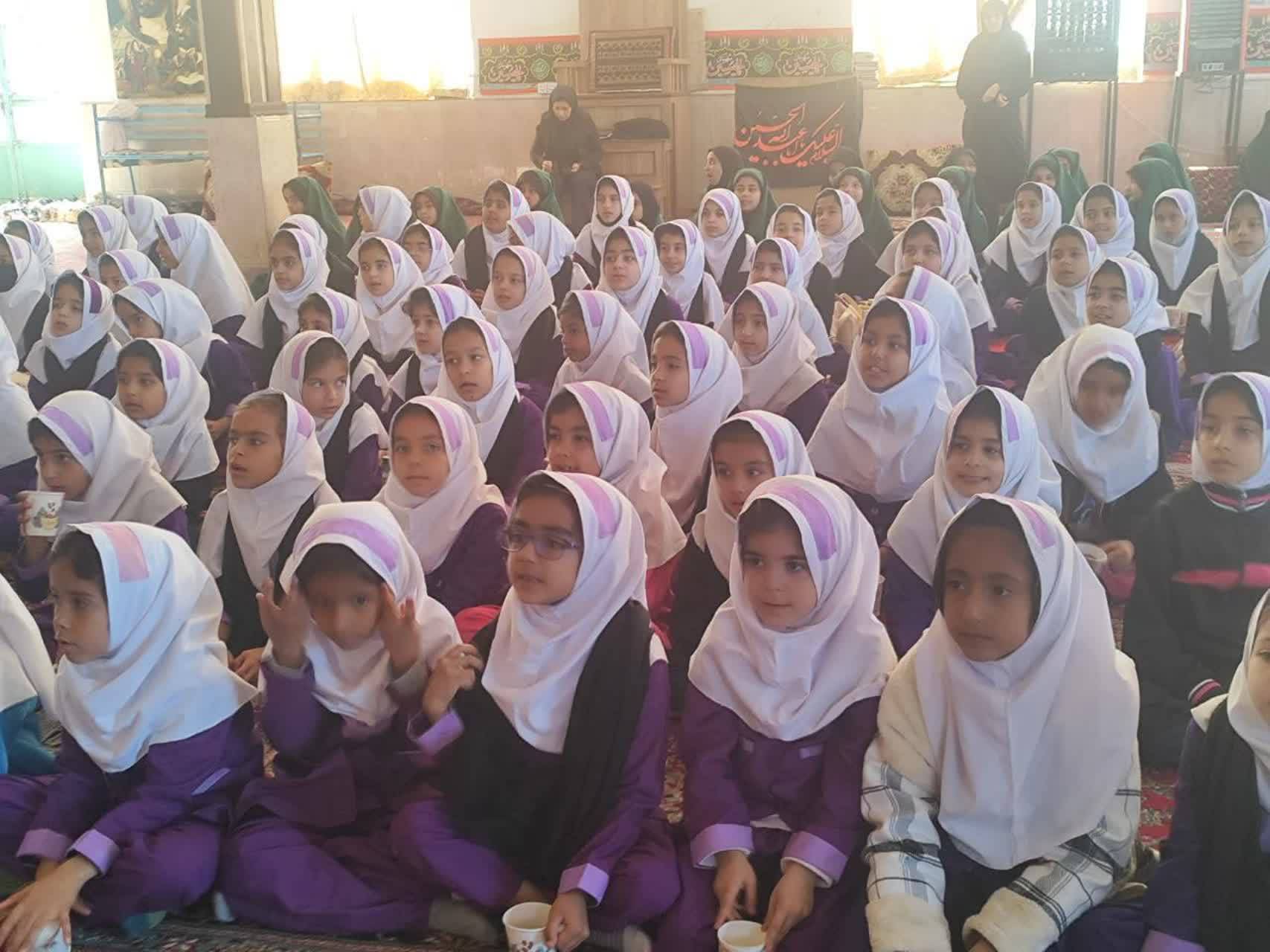 نقشآفرینی دانشآموزان کدکن تربت حیدریه در برپایی مراسم عزاداری ایام فاطمیه نقشآفرینی دانشآموزان کدکن تربت حیدریه در برپایی مراسم عزاداری ایام فاطمیه