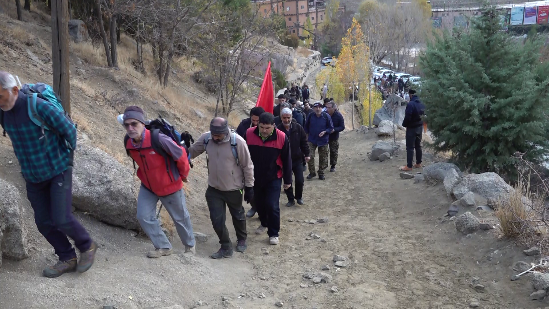 صعود هزار کوهنورد بسیجی همدانی به دامنه‌های الوند