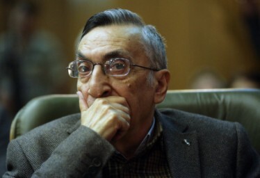 کامران فانی همچنان تحت مراقبت