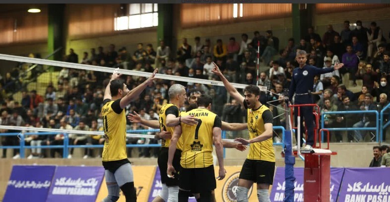 بلندقامتان سپاهان شهرداری ارومیه را بردند بلندقامتان سپاهان شهرداری ارومیه را بردند