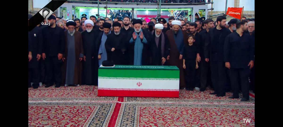 اقامه نماز بر پیکر رهبر شهید در حرم مطهر رضوی