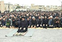 اقامه نماز ظهر عاشورا در شهیدگاه اردبیل