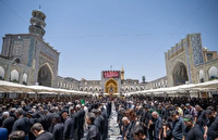 اقامه باشکوه نماز ظهر عاشورای حسینی در بیش از ۳۵ نقطه حرم مطهر رضوی