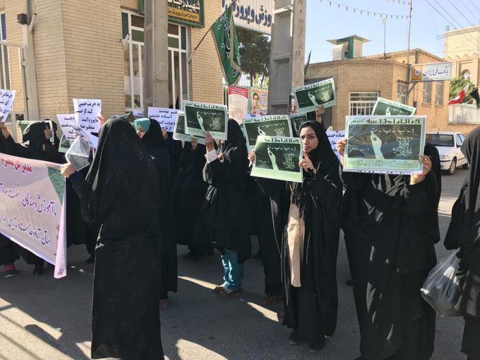 تجمع مربیان نهضت سواد آموزی مقابل آموزش وپرورش استان