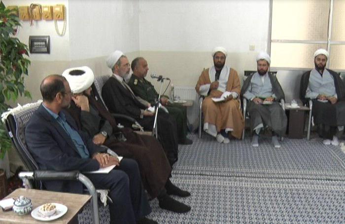 دیدار مربیان حلقه های صالحین باحجت الاسلام و المسلمین اعرافی مدیرحوزه های علمیه کشور و امام جمعه میبد