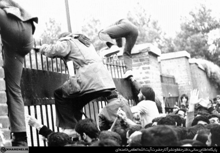 لحظه ورود دانشجویان به لانه جاسوسی