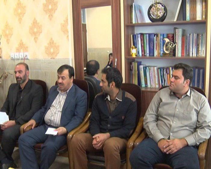 دیدار فرماندار اشکذر با کارمندان کتابخانه های عمومی این شهرستان 